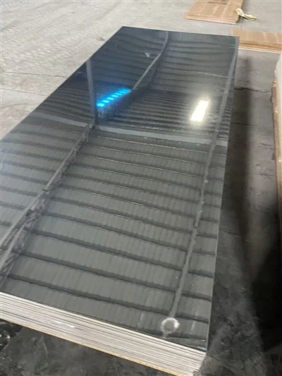Kolkristallskummad PVC-panel 8 mm varmlim